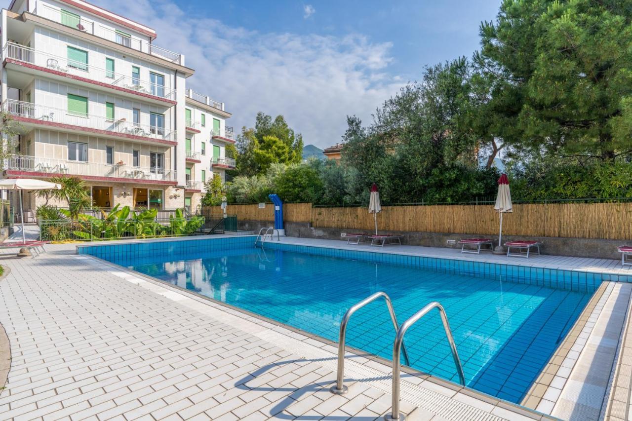 Hotel Residence Garden 阿拉西奥 外观 照片